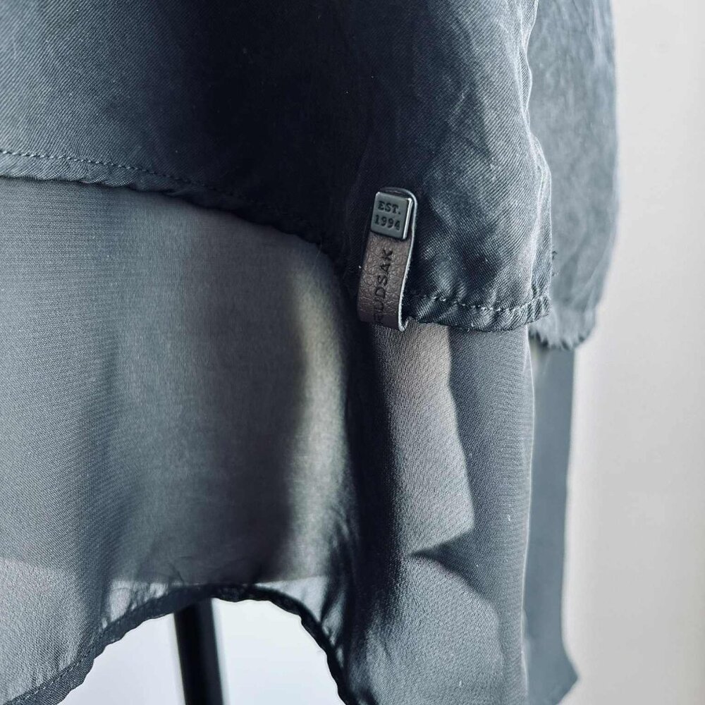 RUDSAK Black Cupro-Viscose Layered Sleeveless Blouse with Keyhole Back – US L - Picture 10 of 12